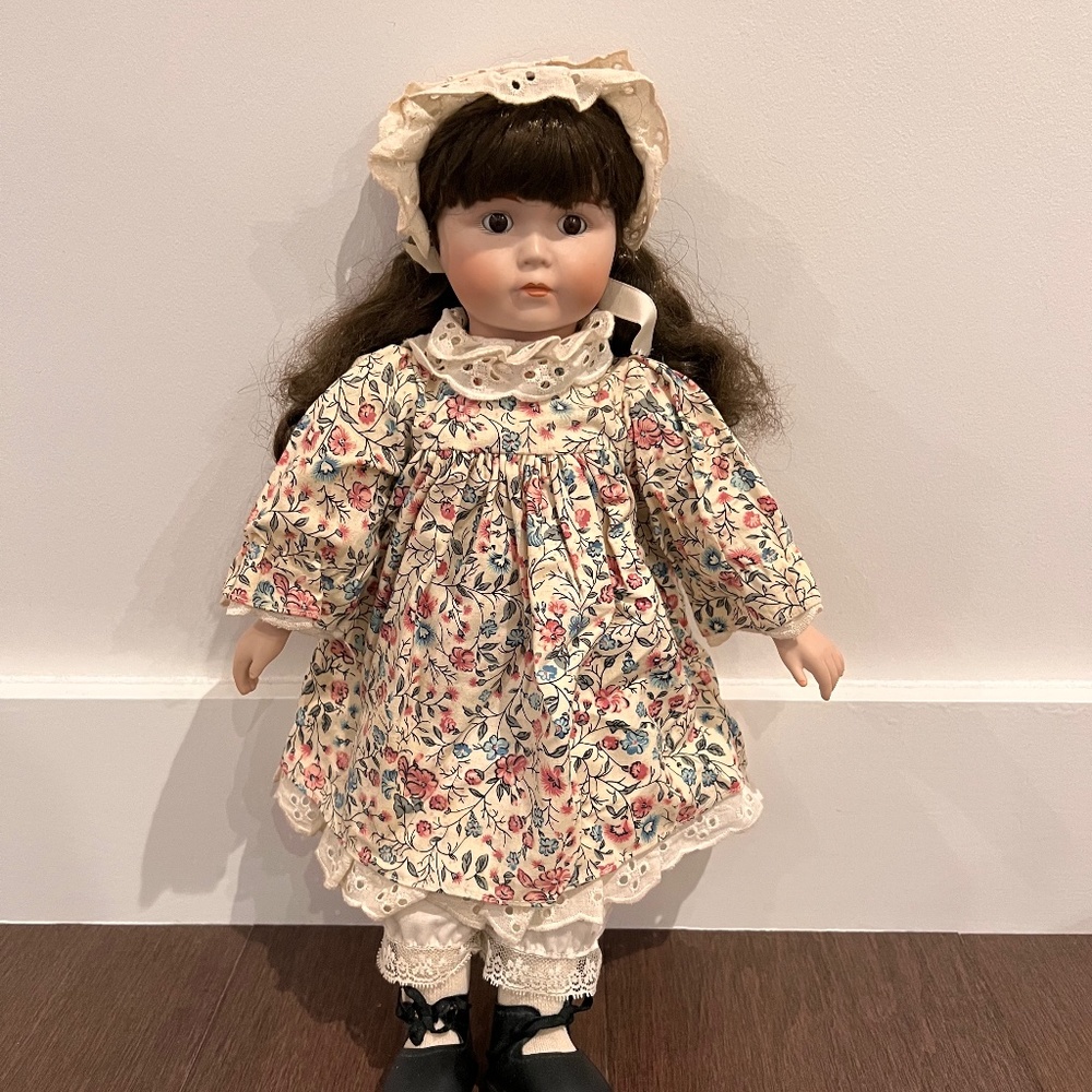 PORCELAIN HAPPYLAND HEIRLOOM TREASURE DOLL.
